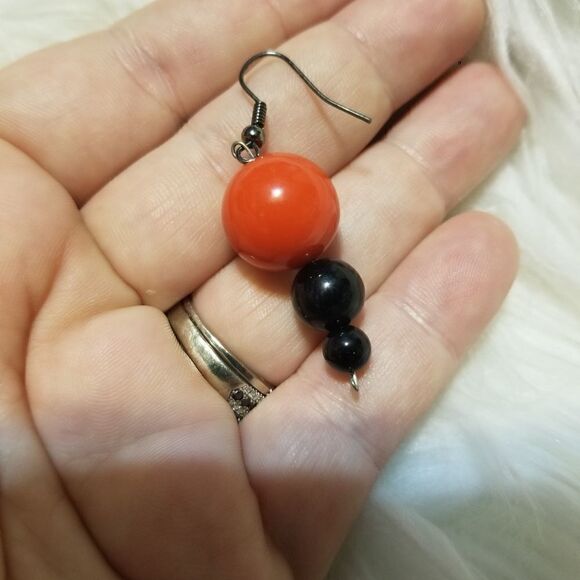 Homemade red & black silver beaded earrings - Picture 2 of 3